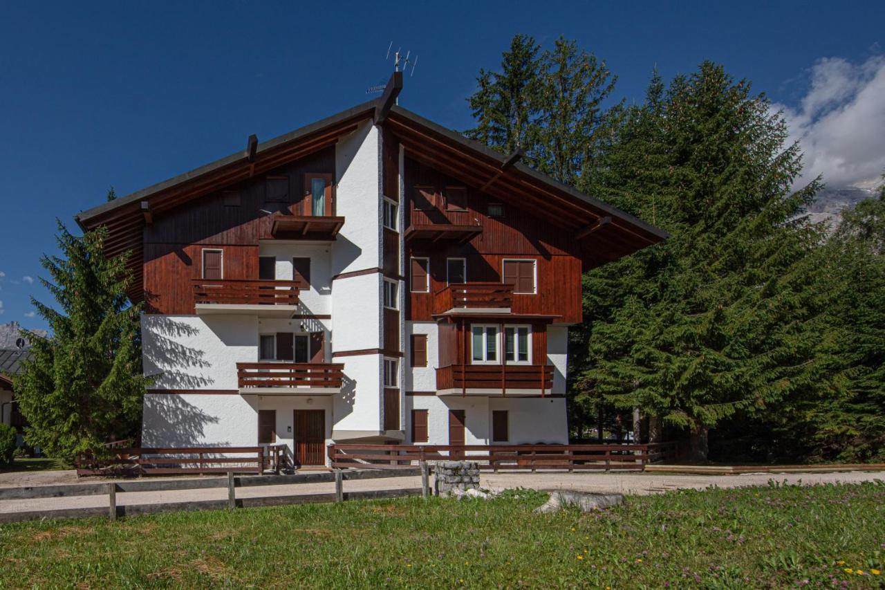 Apartamento Cortina-House Cortina dʼAmpezzo Exterior foto