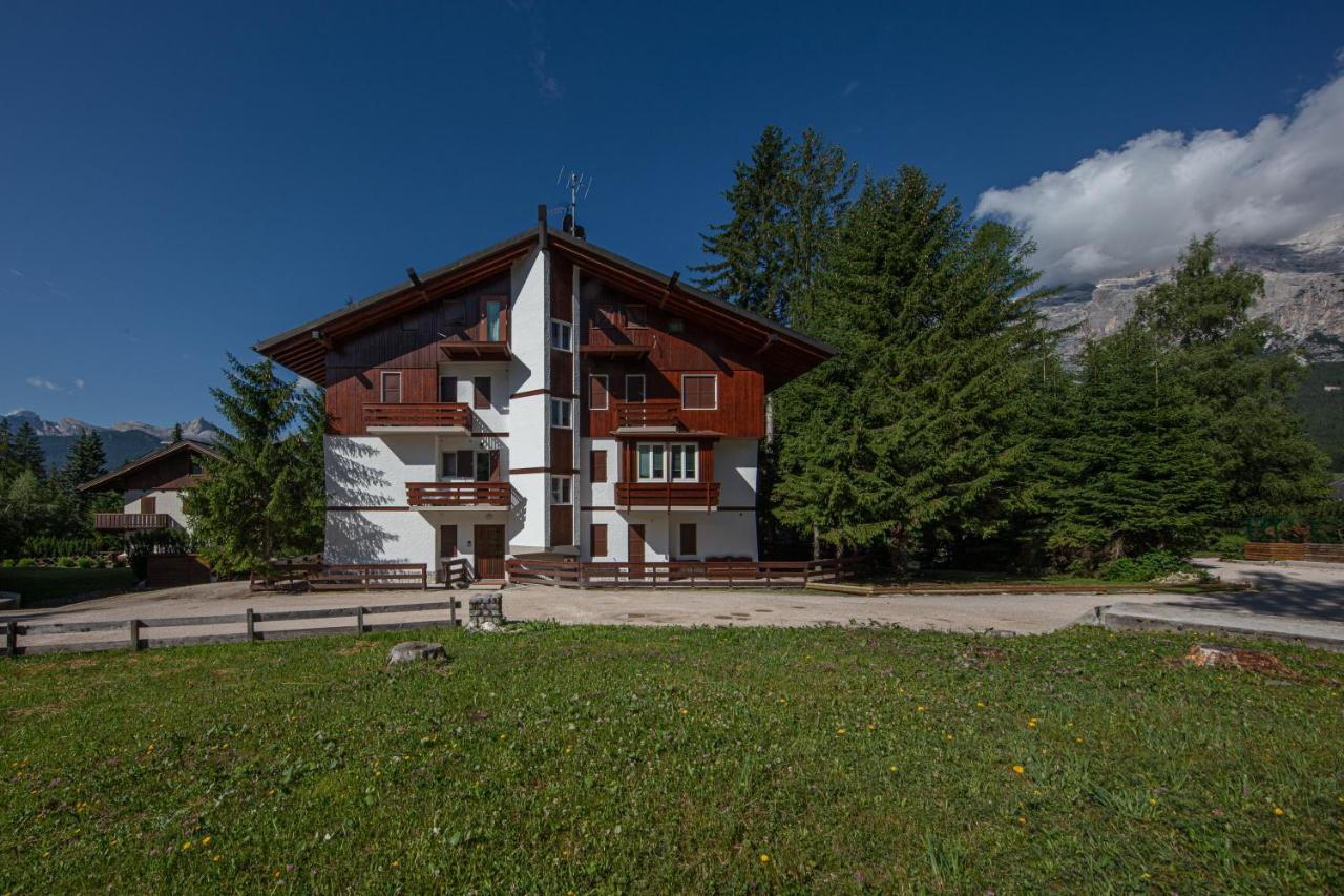 Apartamento Cortina-House Cortina dʼAmpezzo Exterior foto