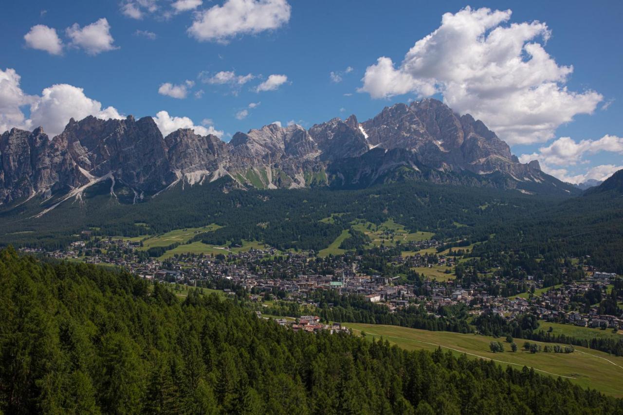 Apartamento Cortina-House Cortina dʼAmpezzo Exterior foto
