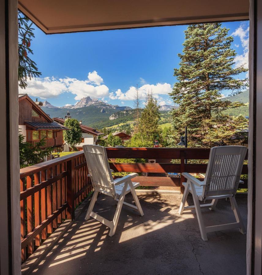 Apartamento Cortina-House Cortina dʼAmpezzo Exterior foto