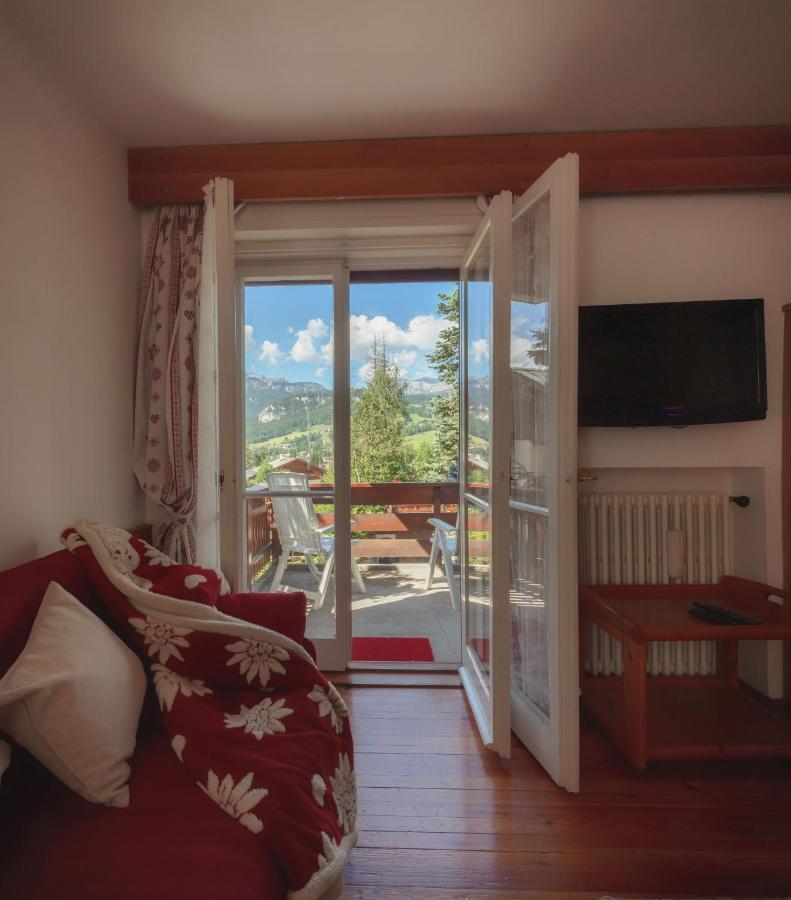 Apartamento Cortina-House Cortina dʼAmpezzo Exterior foto